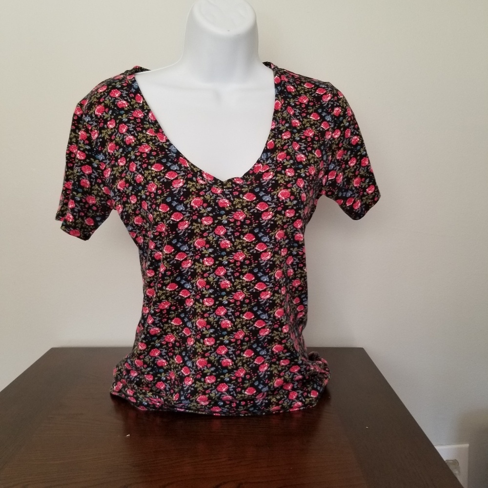 Shirt🦋 - Picture 2 of 5